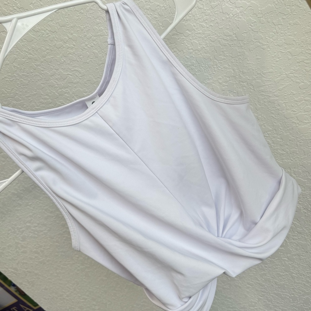 90 Degree Cropped Athletic Twist Front Tank Top - Large